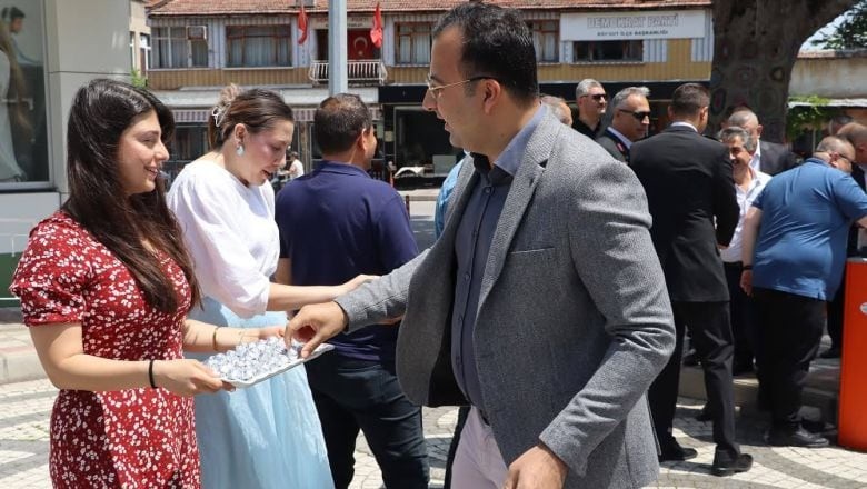 Kepsut'ta Geleneksel Bayramlaşma Programı Yoğun Katılımla Gerçekleşti