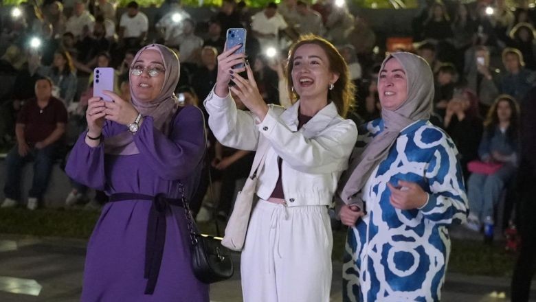 Büyükşehir’in Babalar Günü konserinde Ferdi Zeyrek unutulmadı