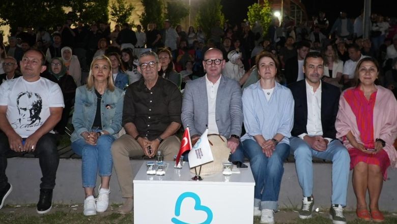 Büyükşehir’in Babalar Günü konserinde Ferdi Zeyrek unutulmadı