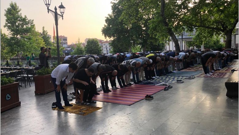 Balıkesir’de Bayram Namazı Kılındı