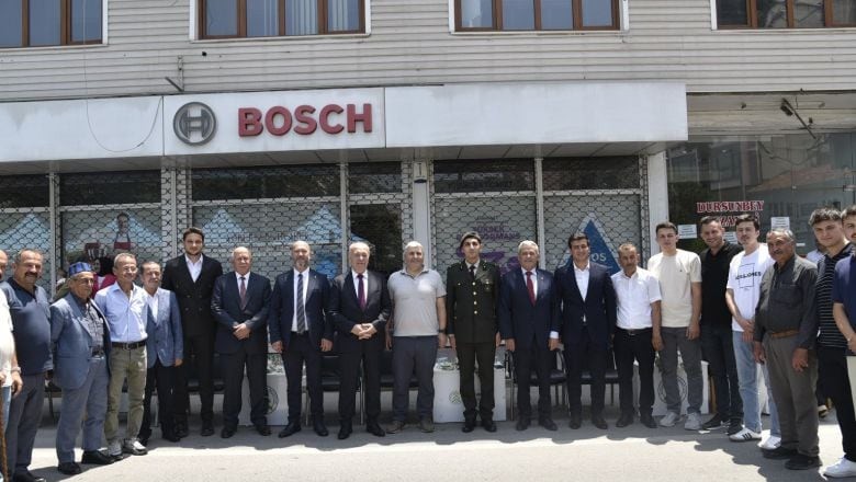 Dursunbey’de Bayramlaşma Eski Belediye Binası Önünde Gerçekleşti