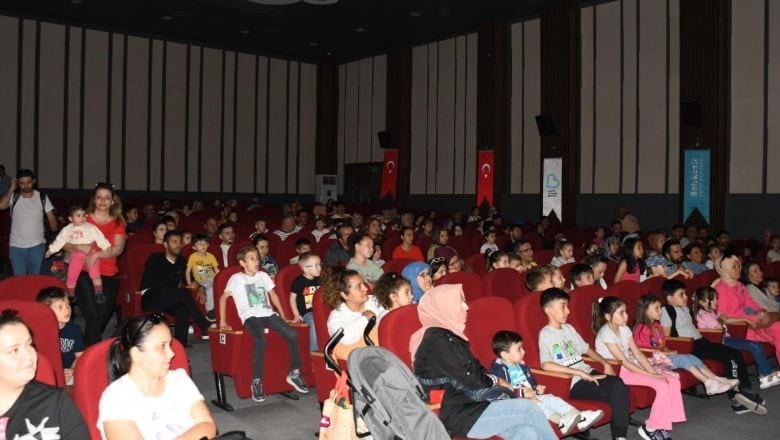 10’un Yerel Tiyatro Günleri’ne sanatseverlerden yoğun ilgi