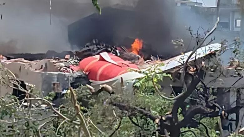 Hindistan’da yolcu uçağı düştü