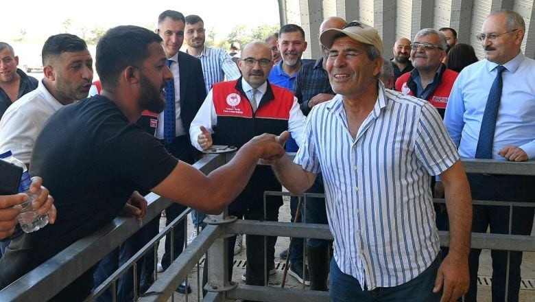  Vali İsmail Ustaoğlu’ndan Kurban Pazarı Ziyareti