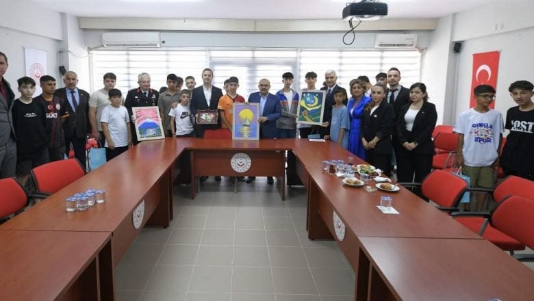  Vali Ustaoğlu’ndan Çocuklara Bayram Ziyareti