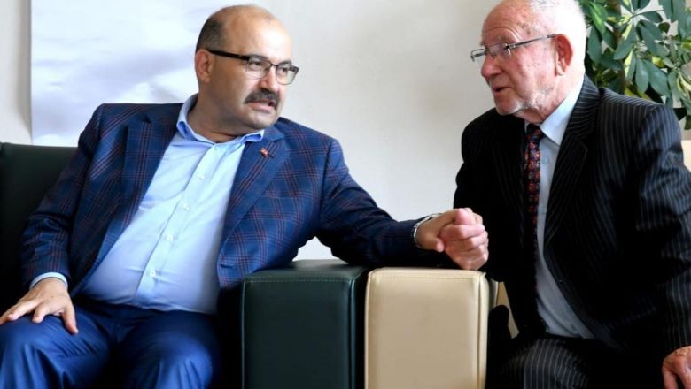  Vali Ustaoğlu’ndan Huzurevine Bayram Ziyareti 