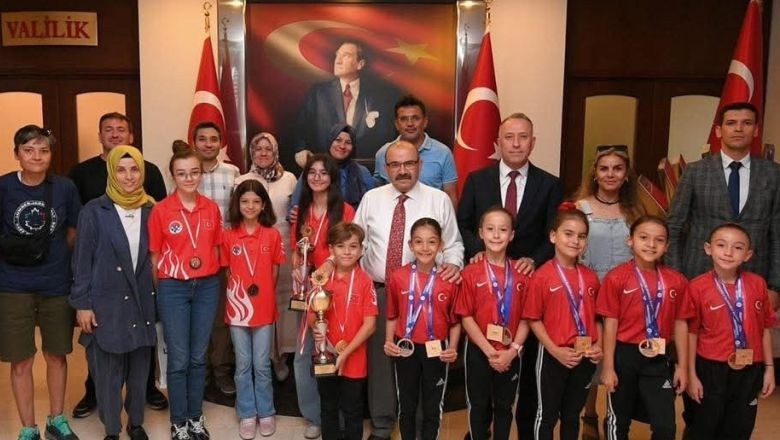 Balıkesirli Şampiyon Sporculardan Vali Ustaoğlu’na Ziyaret