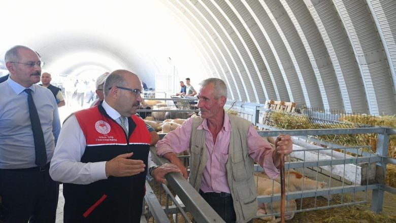  Vali İsmail Ustaoğlu’ndan Kurban Pazarı Ziyareti