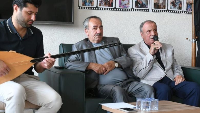  Vali Ustaoğlu’ndan Huzurevine Bayram Ziyareti 