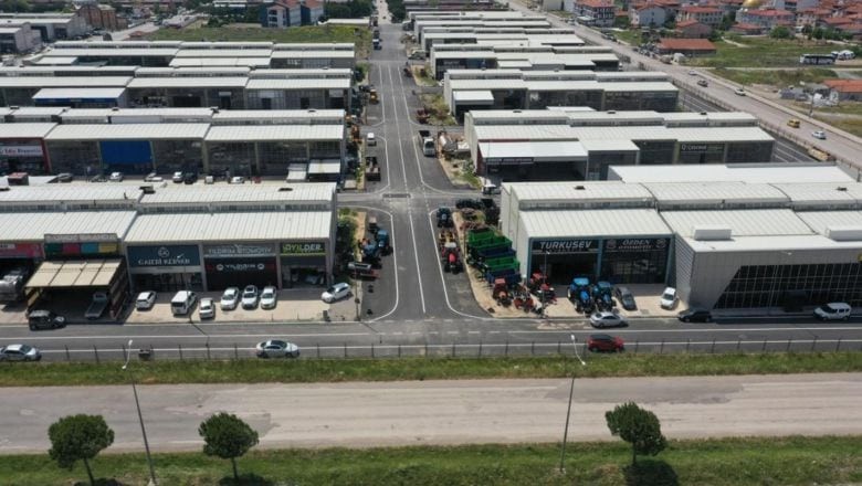 Başkan Akın yolu yapılmayan yer bırakmıyor