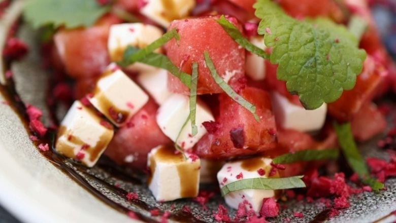 Balıkesirlilerin Tercihi: Karpuzlu Feta Peynirli Tabak