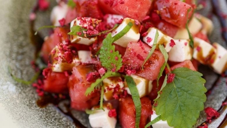 Balıkesirlilerin Tercihi: Karpuzlu Feta Peynirli Tabak
