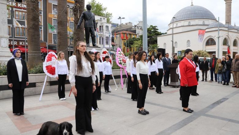 Bandırma engelli haftasını unutmadı. Engelime Renk Ver Derneği Engelliler Haftası kapsamında etkinlik gerçekleştirdi. Yapılan etkinliğe Bandırma Belediye Başkanı Tolga Tosun'da katılım gösterdi.