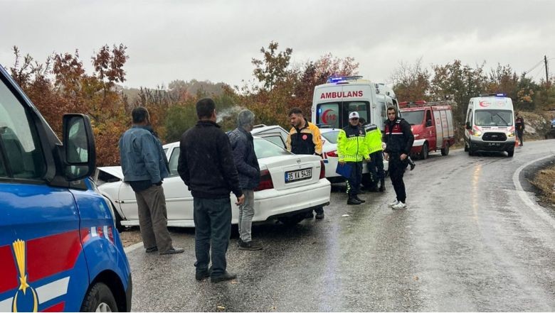 BALYA-ÇANAKKALE YOLUNDA FECİ KAZA: 5 YARALI