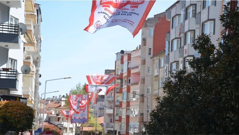 Balıkesirspor Bayrakları Rüzgarda Dalgalandı!