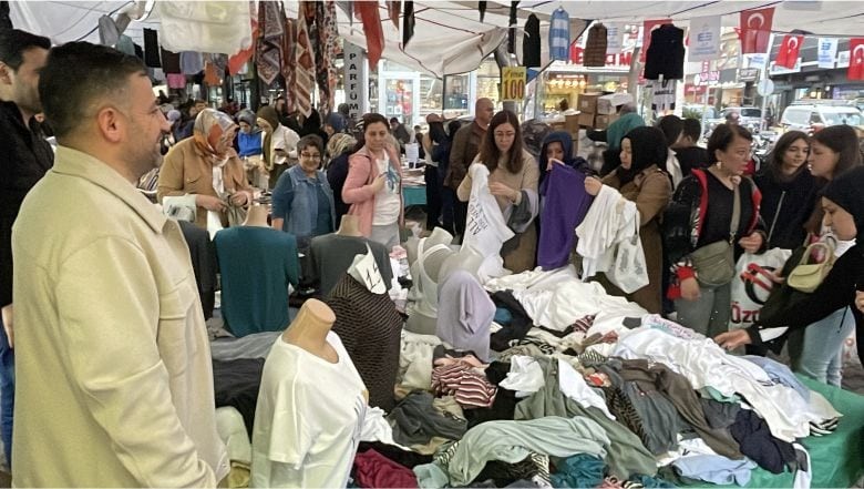 Balıkesir'de "Boykot Çağrısı"na Rağmen Alışveriş Devam Etti