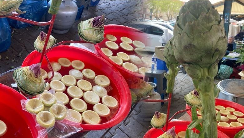Balıkesir Pazarında Enginar Tezgahlarda