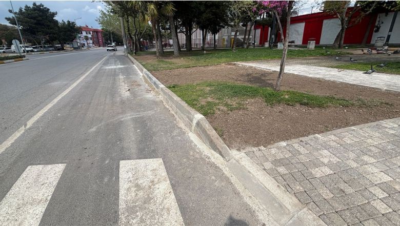 Altıeylül’de Kaldırım Düzenlemesi Yapıldı