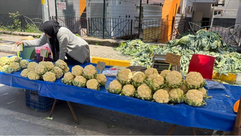 Cumartesi Pazarı’nda Sebze Fiyatları: Ispanak 20 TL, Fasulye 100 TL!