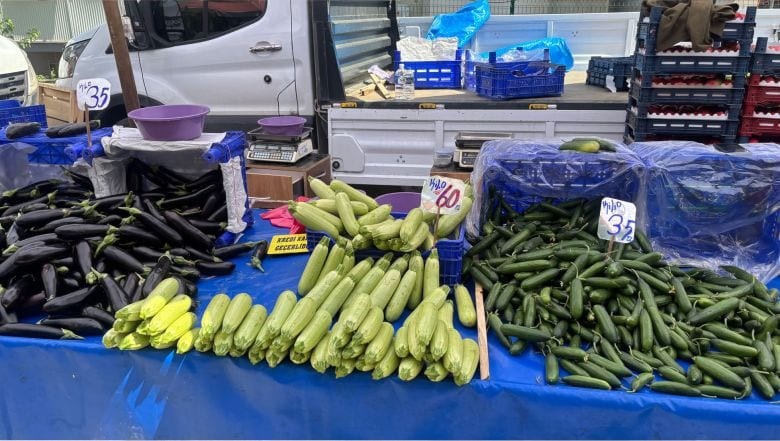 Cumartesi Pazarı’nda Sebze Fiyatları: Ispanak 20 TL, Fasulye 100 TL!