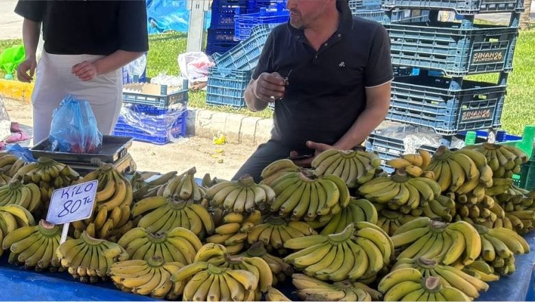 Pazarda Meyve Şöleni