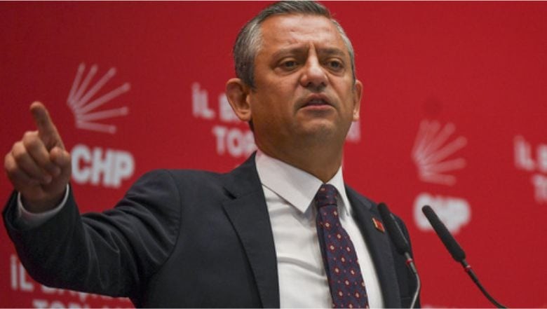 Özgür Özel, CHP Genel Başkanlığı'na Yeniden Seçildi
