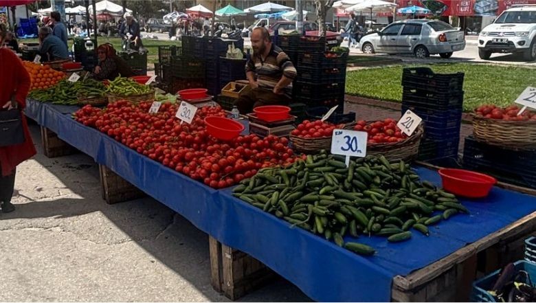 Balıkesir Pazarı’nda Sebze Tezgâhları Hareketliydi