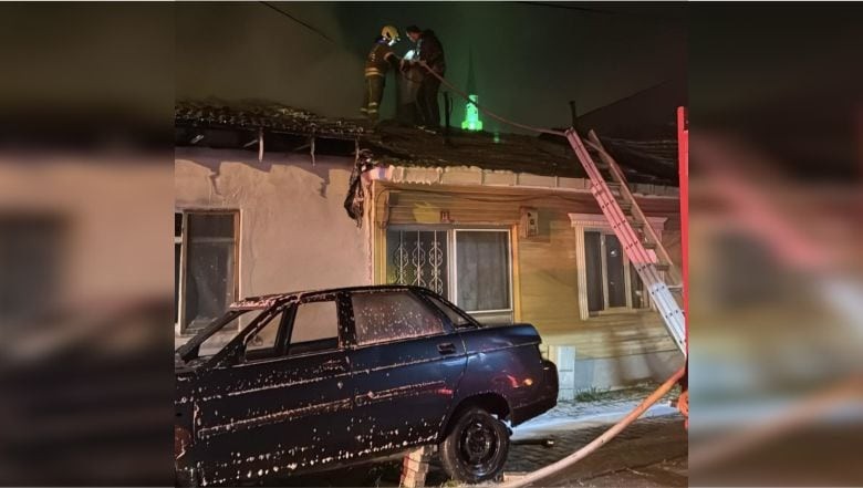 Gönen’de Gece Saatlerinde Yangın: İki Ev ve Bir Araç Zarar Gördü