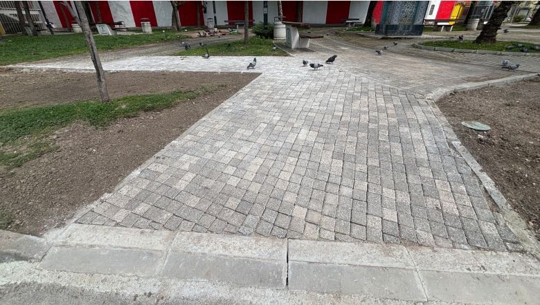 Altıeylül’de Kaldırım Düzenlemesi Yapıldı