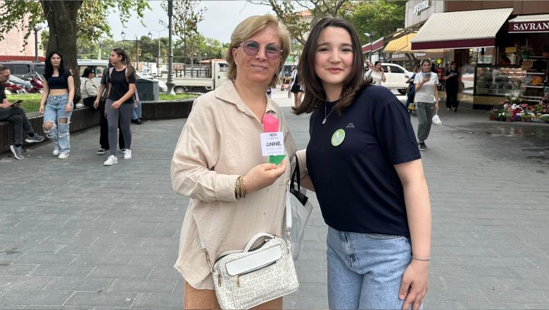 Yeşilay Balıkesir Çocuk Komisyonu’ndan Annelere Süpriz