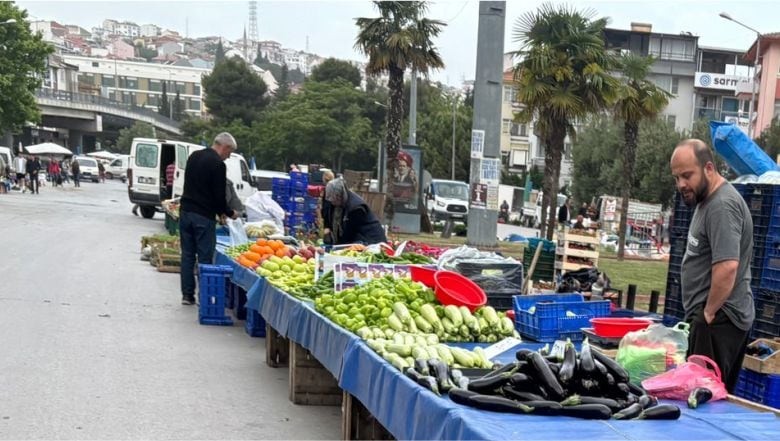 Balıkesir’de Pazar Tezgâhları Renklenmeye Başladı