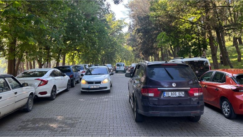Balıkesir'de Değirmen Boğazı Mesire Alanı Tıklım Tıklım