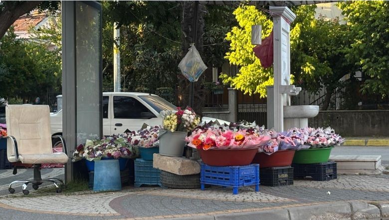 Bayram'da Çiçekler Sokakta