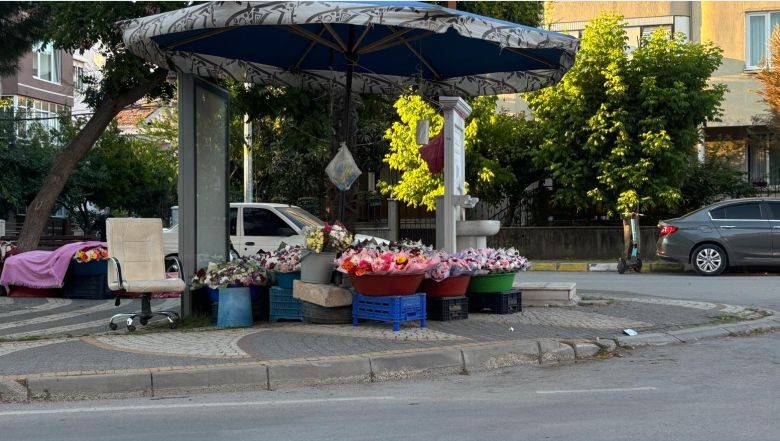 Bayram'da Çiçekler Sokakta