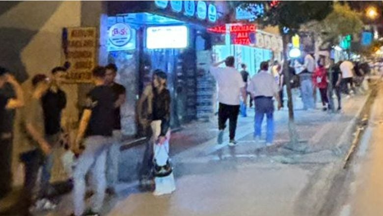 Balıkesir’de Arife Günü Sokaklar Dolup Taştı