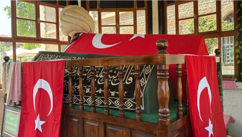 Zağnospaşa Türbesi Türk Bayrağına Sarılı