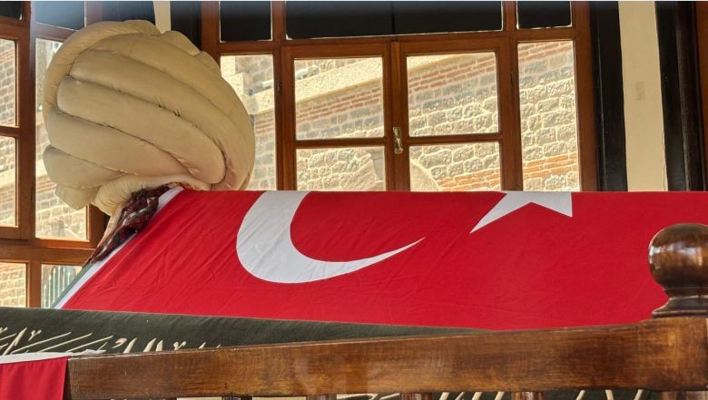 Zağnospaşa Türbesi Türk Bayrağına Sarılı