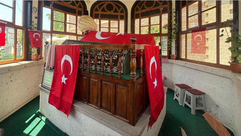 Zağnospaşa Türbesi Türk Bayrağına Sarılı