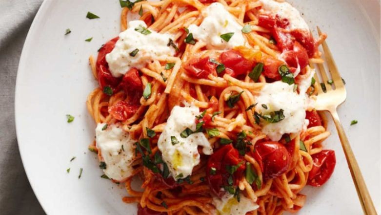 Buratta Peynirli Domatesli Makarna