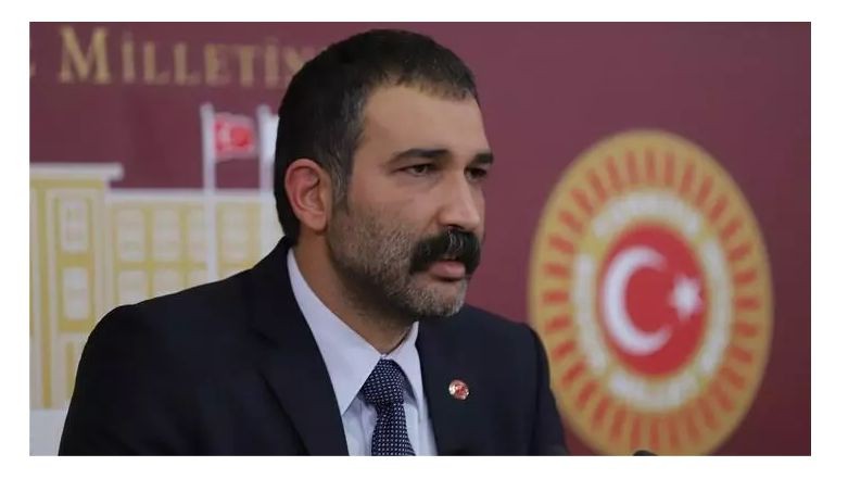 Milletvekili adayı olan ünlü isimler meclise girdi mi ? Ünlü isimler farklı partilerden Milletvekili adayı oldu. Dün yapılan 28. Dönem Cumhurbaşkanı ve Milletvekili sonuçlarında bazı isimler meclise girdi. Bazı isimlerse seçimi kaybetti.