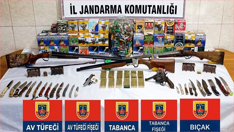 Balıkesir Jandarmasından Kaçakçılara Operasyon. İl Jandarma Komutanlığı silah kaçakçılarına operasyon düzenledi.