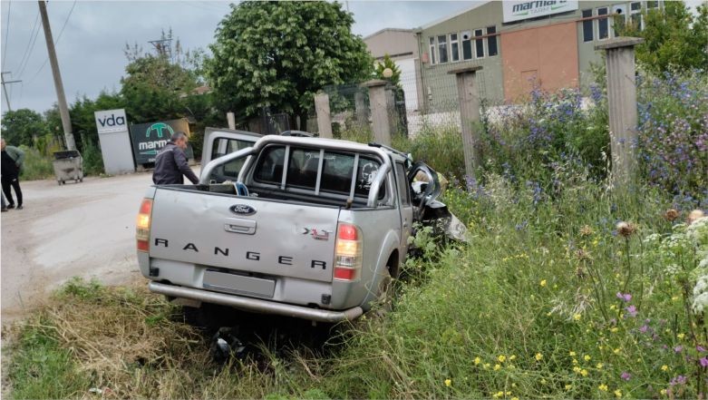 Bandırma’da trafik kazas. Balıkesir’in Bandırma İlçesi’nde kaza meydana geldi. Balıkesir’in Bandırma Bursa karayolu üzerinde tır ve otomobilin karıştığı kazada bir kişi yara aldı.