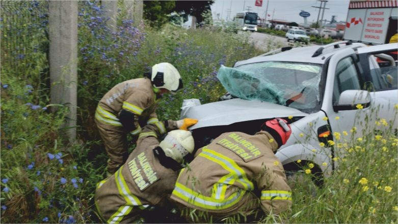 Bandırma’da trafik kazas. Balıkesir’in Bandırma İlçesi’nde kaza meydana geldi. Balıkesir’in Bandırma Bursa karayolu üzerinde tır ve otomobilin karıştığı kazada bir kişi yara aldı.