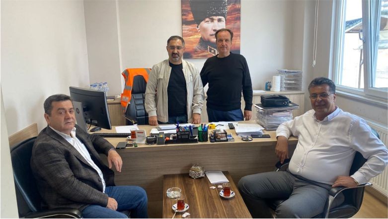 Gömeç’te Tarla Yolları Düzenlenecek. Balıkesir Gömeç Belediyesi ve Bursa Nilüfer Belediyesi ortak çalışma gerçekleştiriyor. Gömeç'in tarla yollarını düzenleyecekler. 