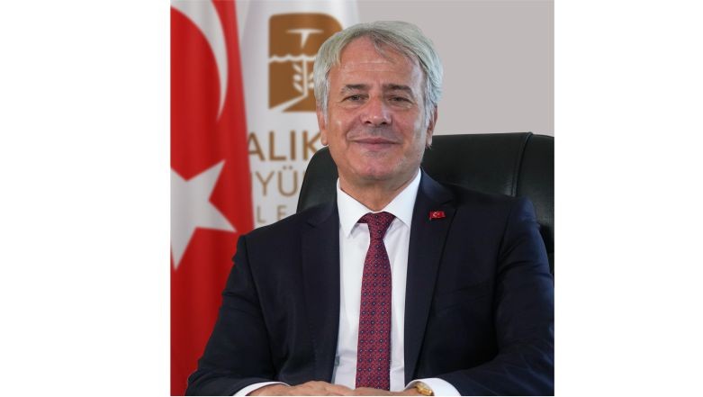 Güneyden , İstanbul’un Fethi mesajı. Balıkesir Susurluk Belediye Başkanı Nurettin Güney, İstanbul’un Fethi’nin 570. yılını kutladı.