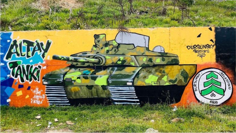 Türkiye'nin ilkleri duvar sanatıyla buluştu. Balıkesir'in Dursunbey İlçesi'nde Türkiye'nin yerli teknolojileri sokak sanatına yansıdı.