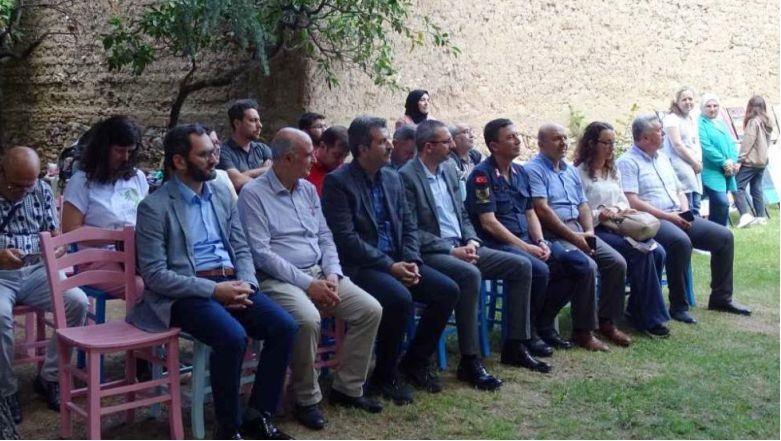 Çocukların Eserleri Sergiyle Buluştu. Balıkesir’in Havran ilçesinde Sekizeylül Ortaokulu öğrencileri farklı teknikler uygulayarak resim çalışması gerçekleştirdi. Yaptıkları çalışmaları Havran Kent Müzesinde sanatseverlerin beğenisine sundular.