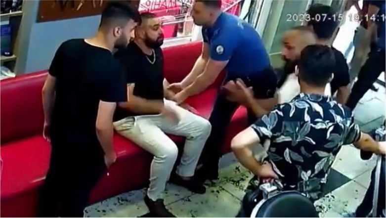 Husumetli Oldukları Adama Kuaförde Saldırdılar