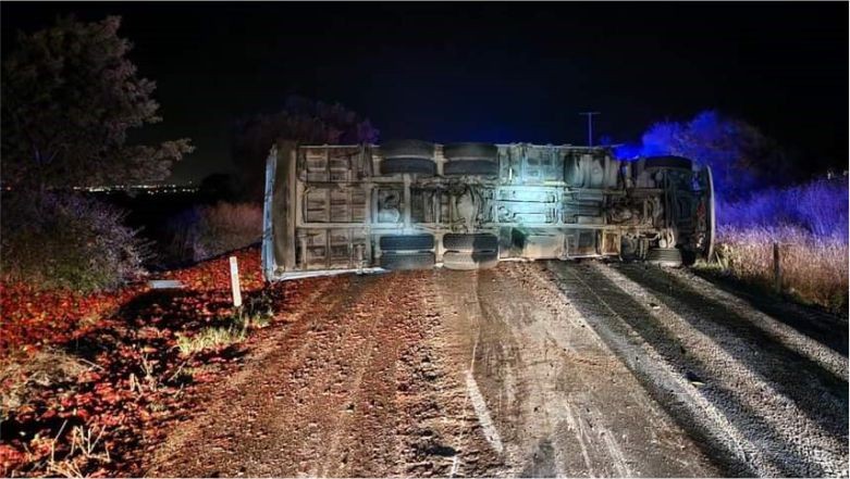 2 Yaralı, Balıkesir Yolunda Kamyon Biberlerle Devrildi