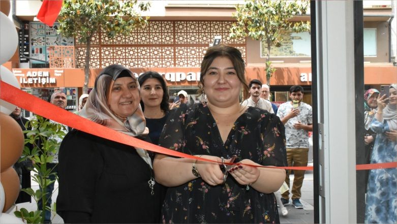 Gelinlik Hayali Balıkesir'de Tasarımlarla Gerçeğe Dönüşüyor